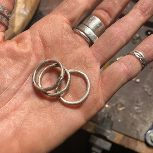 Special order only!! Stack of 3 rustic sterling silver bands / rings - Picture 11 of 14